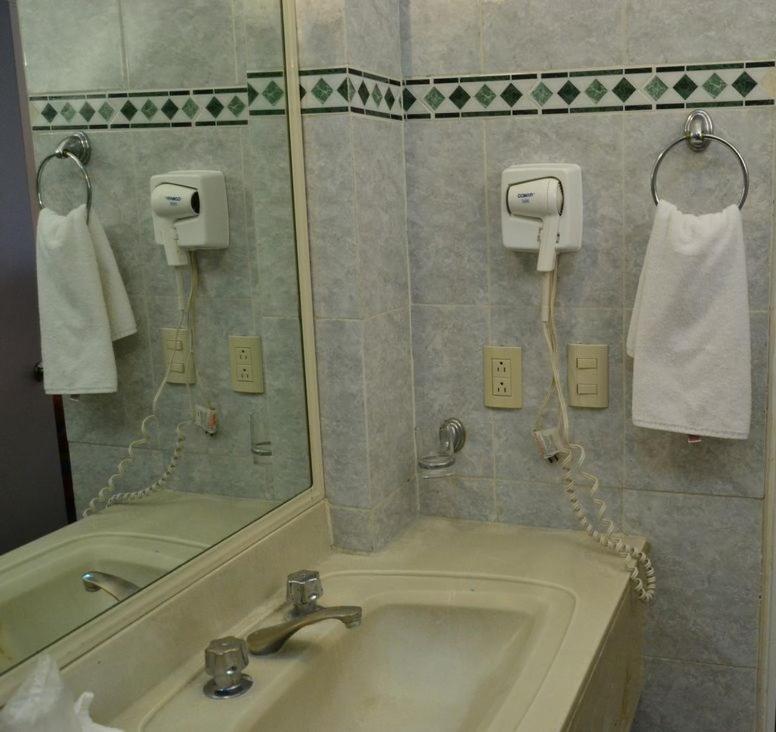 Hotel Zafra Torreón Exteriör bild